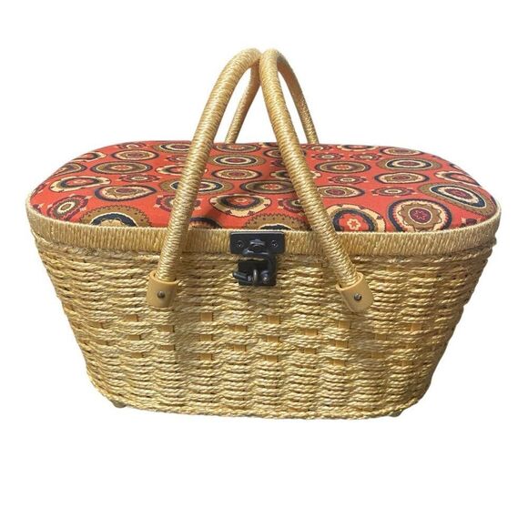 Vintage Sewing Basket With Lid & Handle Woven Straw & Fabric Retro Pattern Inclu - Picture 2 of 8